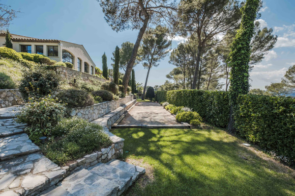villa in Mougins : Rent incredible and unique villa in Mougins with 360 views - Photo 44