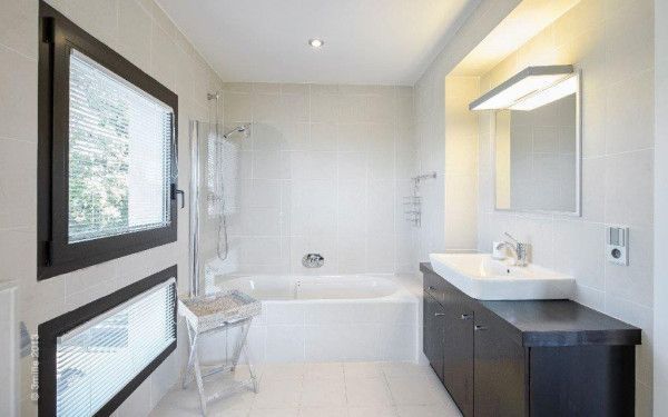 villa in Cannes : Modern 5 bedroom, 4 bathroom villa to rent in Cannes with sea views and care taker - Photo 14
