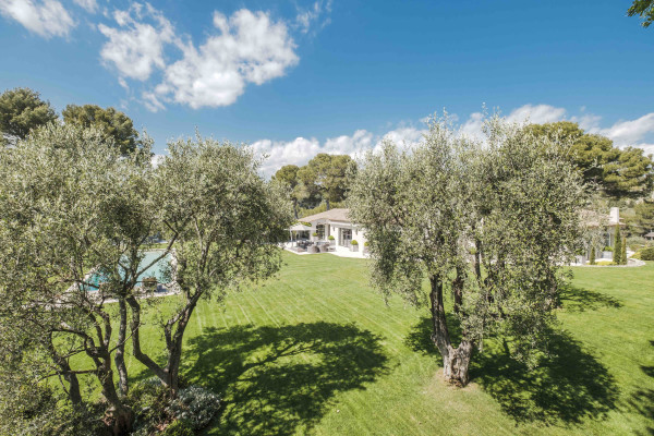 villa in Mougins : Rent incredible and unique villa in Mougins with 360 views - Photo 23