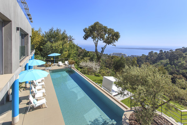 villa in Cannes : Rent modern 6 bedroom villa with swimming pool and sea view in the heights of Cannes - Photo 49