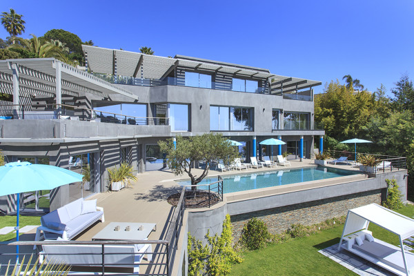 villa in Cannes : Rent modern 6 bedroom villa with swimming pool and sea view in the heights of Cannes - Photo 0