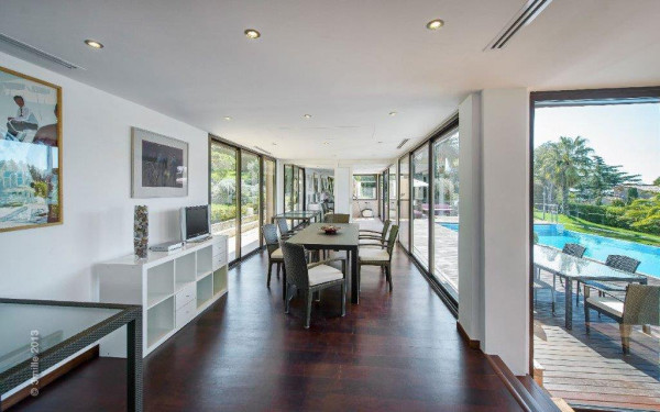 villa in Cannes : Modern 5 bedroom, 4 bathroom villa to rent in Cannes with sea views and care taker - Photo 25