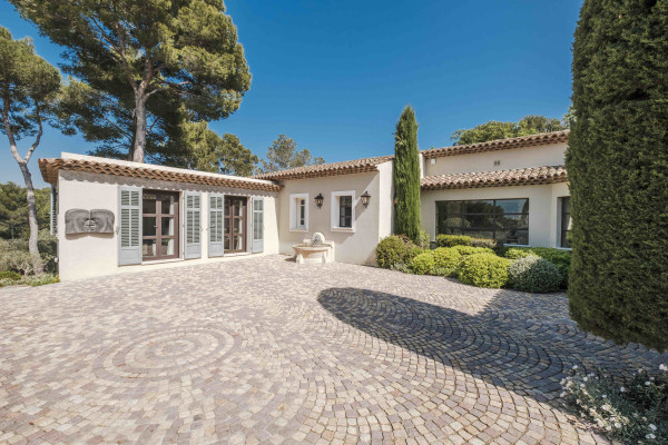 villa in Mougins : Rent incredible and unique villa in Mougins with 360 views - Photo 54