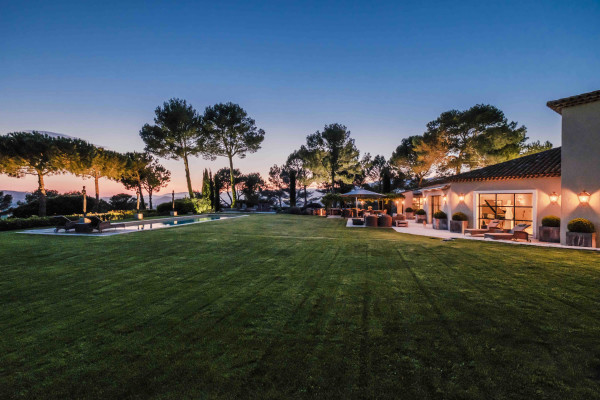 villa in Mougins : Rent incredible and unique villa in Mougins with 360 views - Photo 137