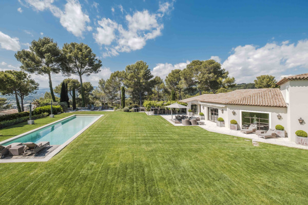 villa in Mougins : Rent incredible and unique villa in Mougins with 360 views - Photo 22