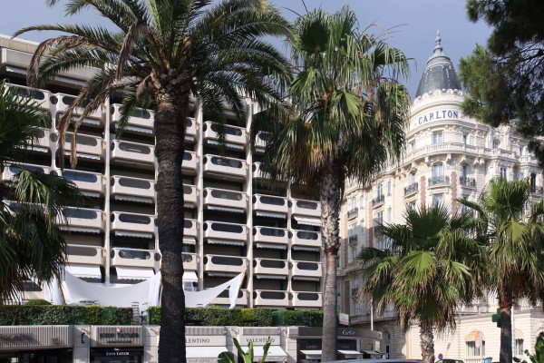 apartment in Cannes : Rent the Croisette's most stunning Penthouse with huge gardens and sea views - Photo 43