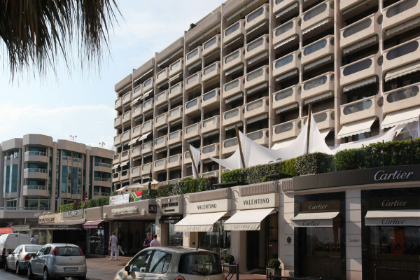 apartment in Cannes : Rent the Croisette's most stunning Penthouse with huge gardens and sea views - Photo 41