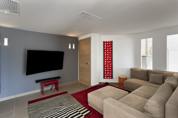 villa in Cannes : Rent modern 6 bedroom villa with swimming pool and sea view in the heights of Cannes - Photo 5