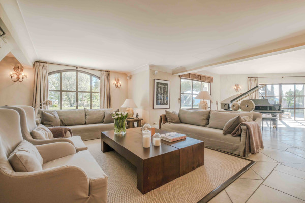 villa in Mougins : Rent incredible and unique villa in Mougins with 360 views - Photo 4