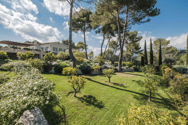 villa in Mougins : Rent incredible and unique villa in Mougins with 360 views - Photo 47