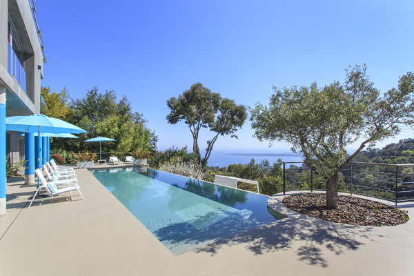 villa in Cannes : Rent modern 6 bedroom villa with swimming pool and sea view in the heights of Cannes - Photo 39