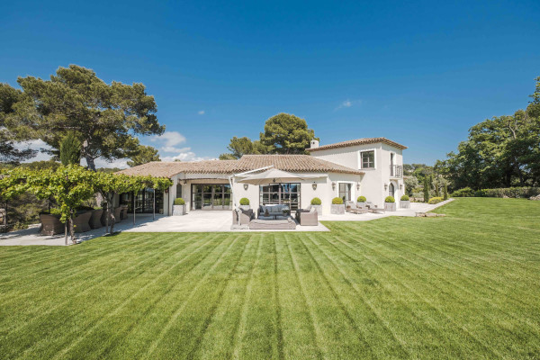 villa in Mougins : Rent incredible and unique villa in Mougins with 360 views - Photo 34