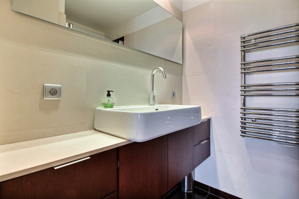 apartment in Cannes : Rent Modern Penthouse on rue d'Antibes in Cannes - Photo 12