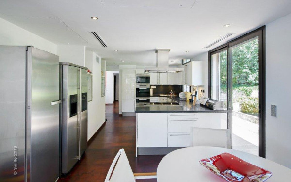villa in Cannes : Modern 5 bedroom, 4 bathroom villa to rent in Cannes with sea views and care taker - Photo 13