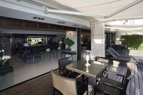 apartment in Cannes : Rent the Croisette's most stunning Penthouse with huge gardens and sea views - Photo 5