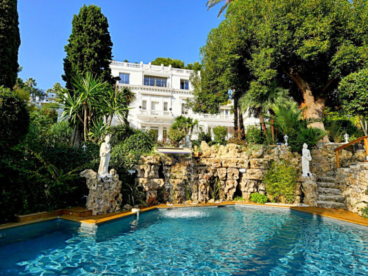 villa in Cannes : Rent unique and spacious 14 bedroom Belle Epoque villa close to the heart of Cannes - Photo 3