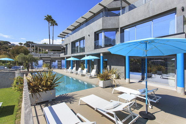 villa in Cannes : Rent modern 6 bedroom villa with swimming pool and sea view in the heights of Cannes - Photo 42