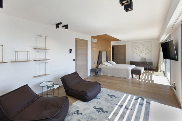 villa in Cannes : Rent modern 6 bedroom villa with swimming pool and sea view in the heights of Cannes - Photo 12