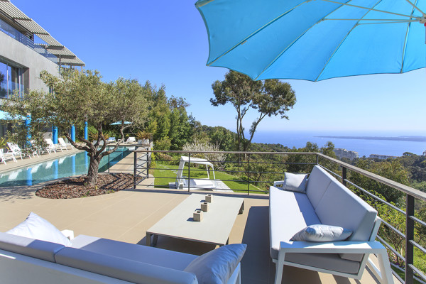 villa in Cannes : Rent modern 6 bedroom villa with swimming pool and sea view in the heights of Cannes - Photo 40