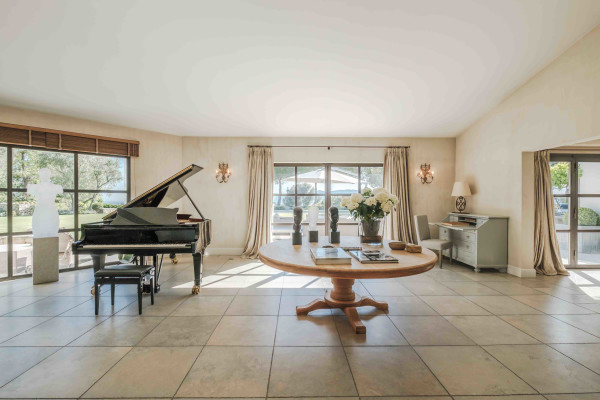 villa in Mougins : Rent incredible and unique villa in Mougins with 360 views - Photo 99