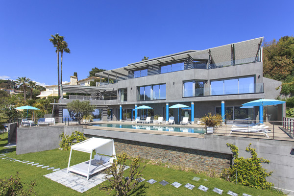 villa in Cannes : Rent modern 6 bedroom villa with swimming pool and sea view in the heights of Cannes - Photo 47