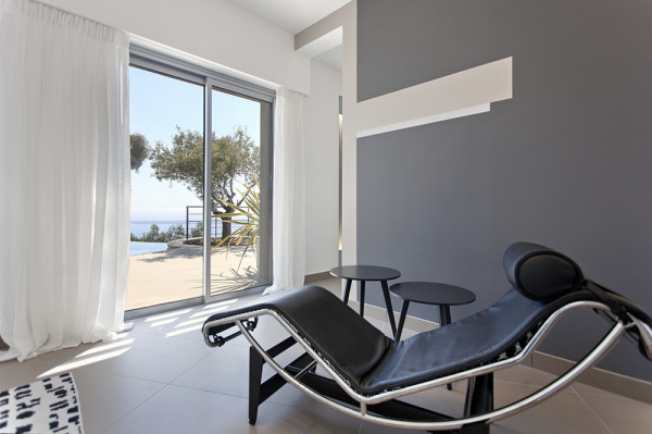 villa in Cannes : Rent modern 6 bedroom villa with swimming pool and sea view in the heights of Cannes - Photo 10