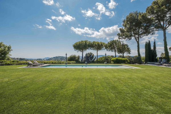 villa in Mougins : Rent incredible and unique villa in Mougins with 360 views - Photo 19
