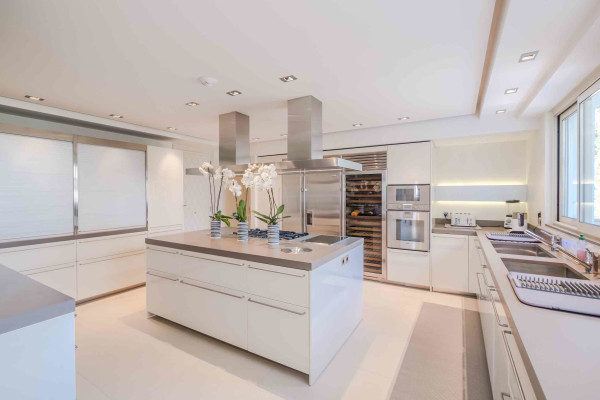 villa in Cannes : Rent Majestic 10 bedroom villa with enormous grounds located in the hills of Cannes - Photo 40