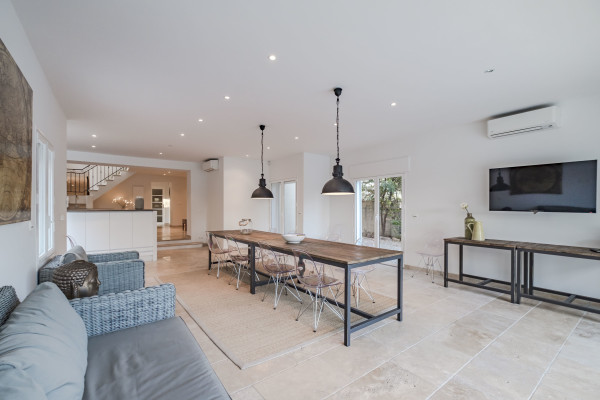 villa in Cannes : Rent incredible 8 bedroom villa a stones throw from the beaches and the Croisette in Cannes with gardens, sea view and pool - Photo 79