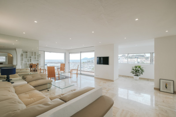 office in Cannes : Rent this huge office / event space located across the street from the Palais with sea view and spacious terrace.  Perfect for banners. - Photo 7