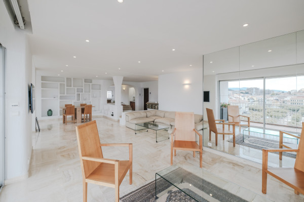 office in Cannes : Rent this huge office / event space located across the street from the Palais with sea view and spacious terrace.  Perfect for banners. - Photo 10