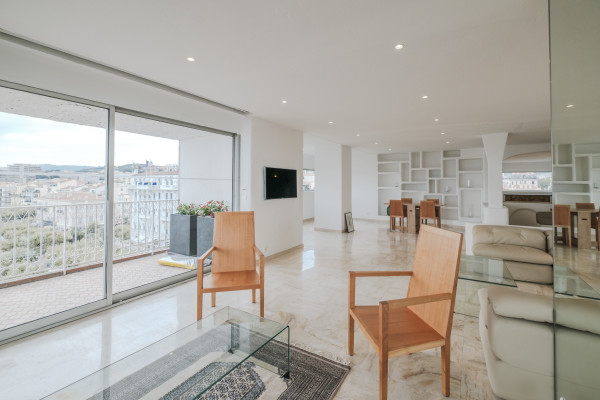 office in Cannes : Rent this huge office / event space located across the street from the Palais with sea view and spacious terrace.  Perfect for banners. - Photo 11