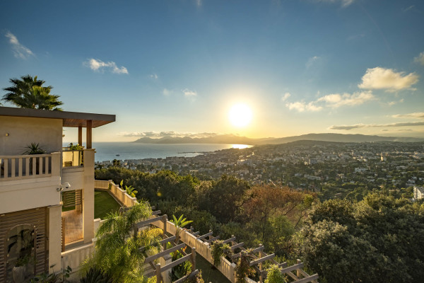 villa in Cannes : Rent Southern Europes most exclusive and stunning villa with 9 bedrooms, panoramic sea views and the height of Luxury - Photo 11