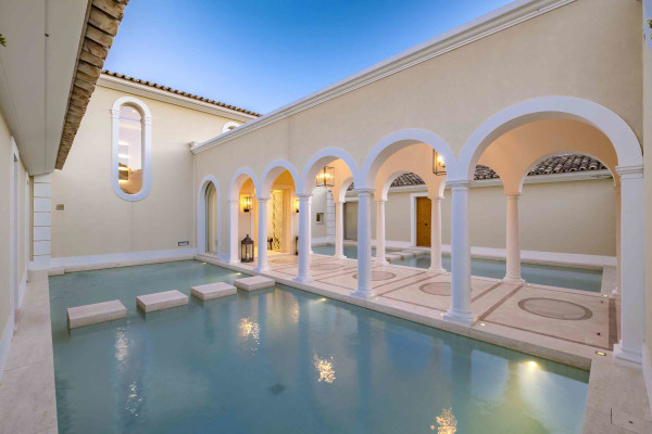 villa in Cannes : Rent Majestic 10 bedroom villa with enormous grounds located in the hills of Cannes - Photo 77