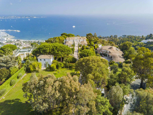 villa in Cannes : Rent Majestic 10 bedroom villa with enormous grounds located in the hills of Cannes - Photo 97