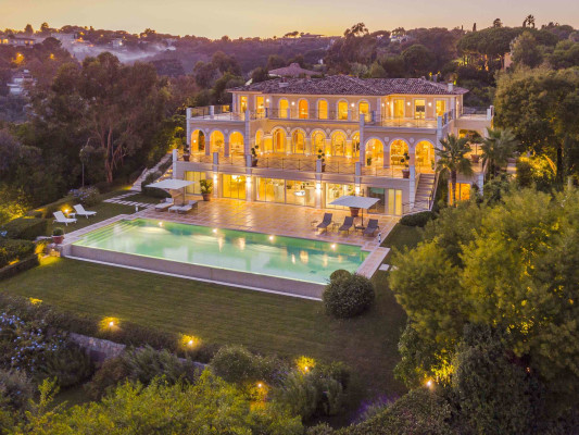 villa in Cannes : Rent Majestic 10 bedroom villa with enormous grounds located in the hills of Cannes - Photo 86