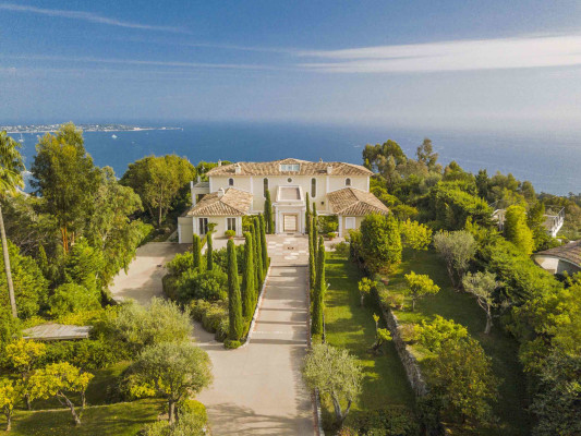 villa in Cannes : Rent Majestic 10 bedroom villa with enormous grounds located in the hills of Cannes - Photo 89