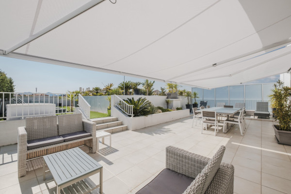 apartment in Cannes : Rent Penthouse in prestigious newly built private Residence a short walk to the rue d'Antibes and the Croisette with huge roof terrace - Photo 25