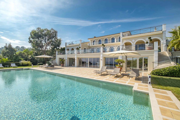 villa in Cannes : Rent Majestic 10 bedroom villa with enormous grounds located in the hills of Cannes - Photo 65