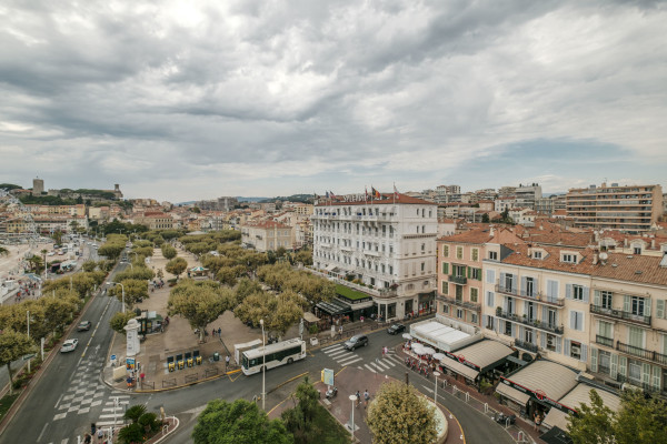 office in Cannes : Rent this huge office / event space located across the street from the Palais with sea view and spacious terrace.  Perfect for banners. - Photo 28