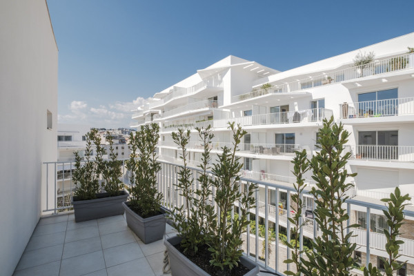 apartment in Cannes : Rent Penthouse in prestigious newly built private Residence a short walk to the rue d'Antibes and the Croisette with huge roof terrace - Photo 35
