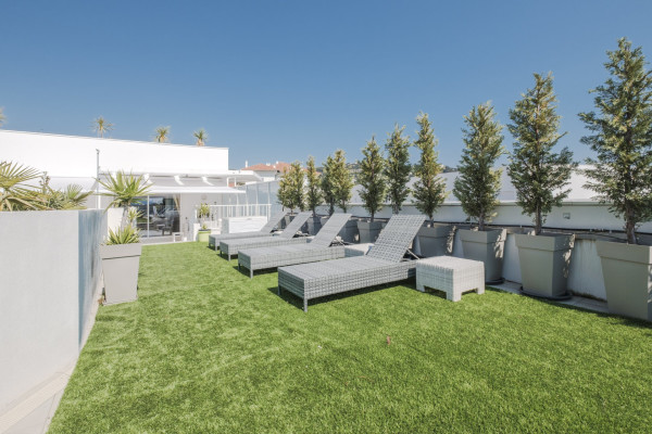 apartment in Cannes : Rent Penthouse in prestigious newly built private Residence a short walk to the rue d'Antibes and the Croisette with huge roof terrace - Photo 0