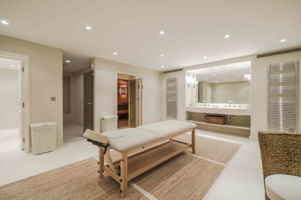 villa in Cannes : Rent Majestic 10 bedroom villa with enormous grounds located in the hills of Cannes - Photo 60