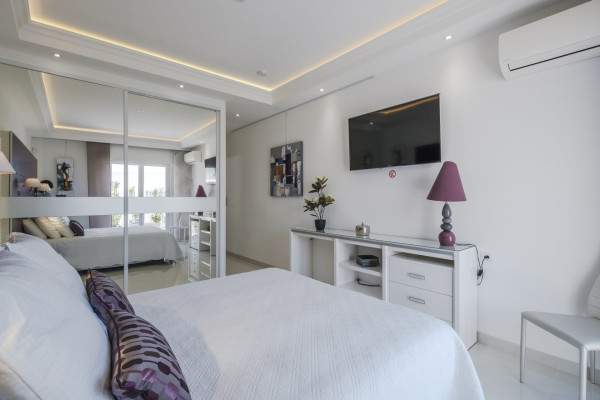 apartment in Cannes : Rent Penthouse in prestigious newly built private Residence a short walk to the rue d'Antibes and the Croisette with huge roof terrace - Photo 24