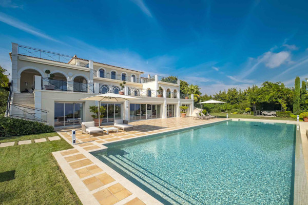 villa in Cannes : Rent Majestic 10 bedroom villa with enormous grounds located in the hills of Cannes - Photo 63
