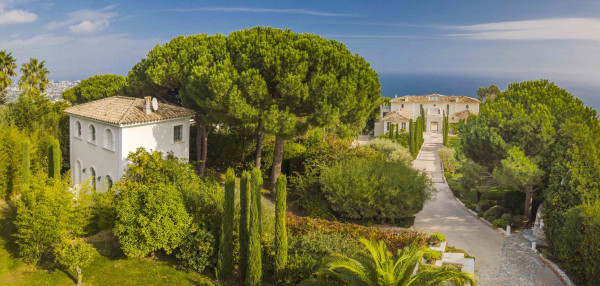 villa in Cannes : Rent Majestic 10 bedroom villa with enormous grounds located in the hills of Cannes - Photo 90