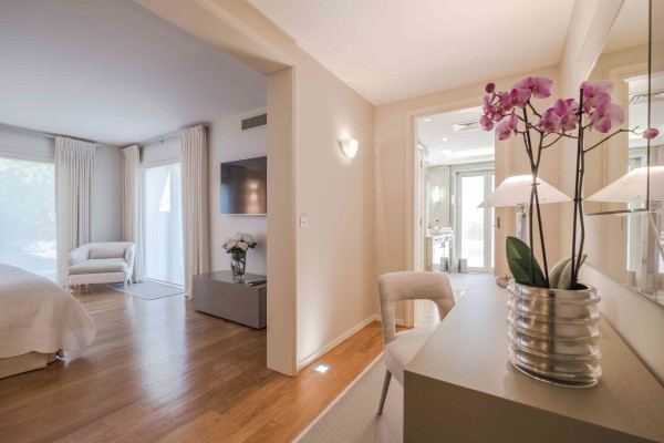 villa in Cannes : Rent Majestic 10 bedroom villa with enormous grounds located in the hills of Cannes - Photo 49