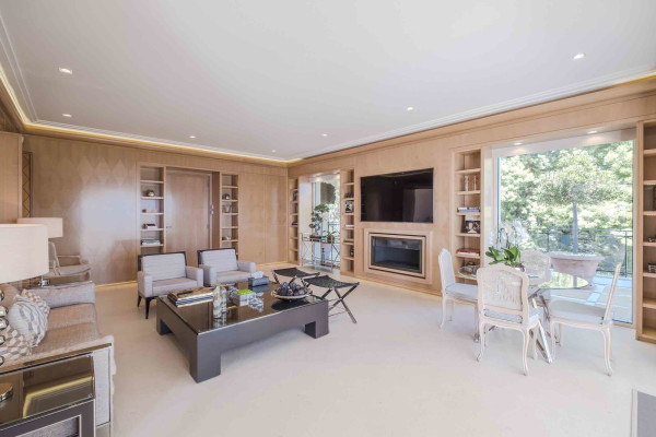 villa in Cannes : Rent Majestic 10 bedroom villa with enormous grounds located in the hills of Cannes - Photo 29
