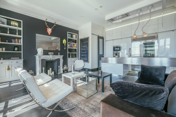 apartment in Cannes : Rent stunning 3 bedroom apartment located in the heart of Cannes across the street from the Palais and the port, close to the beaches of Cannes - Photo 22