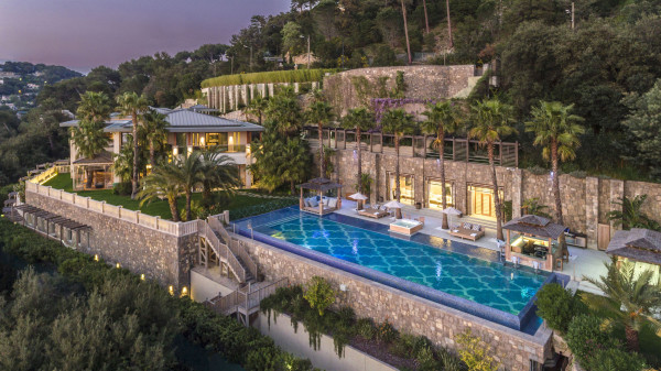 villa in Cannes : Rent Southern Europes most exclusive and stunning villa with 9 bedrooms, panoramic sea views and the height of Luxury - Photo 9